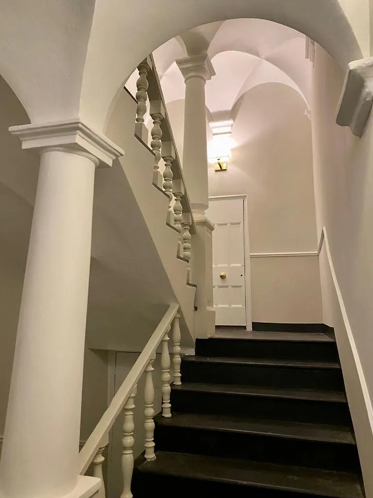 New- Cozy Apartment -4 Guests - Air Conditioning Nice