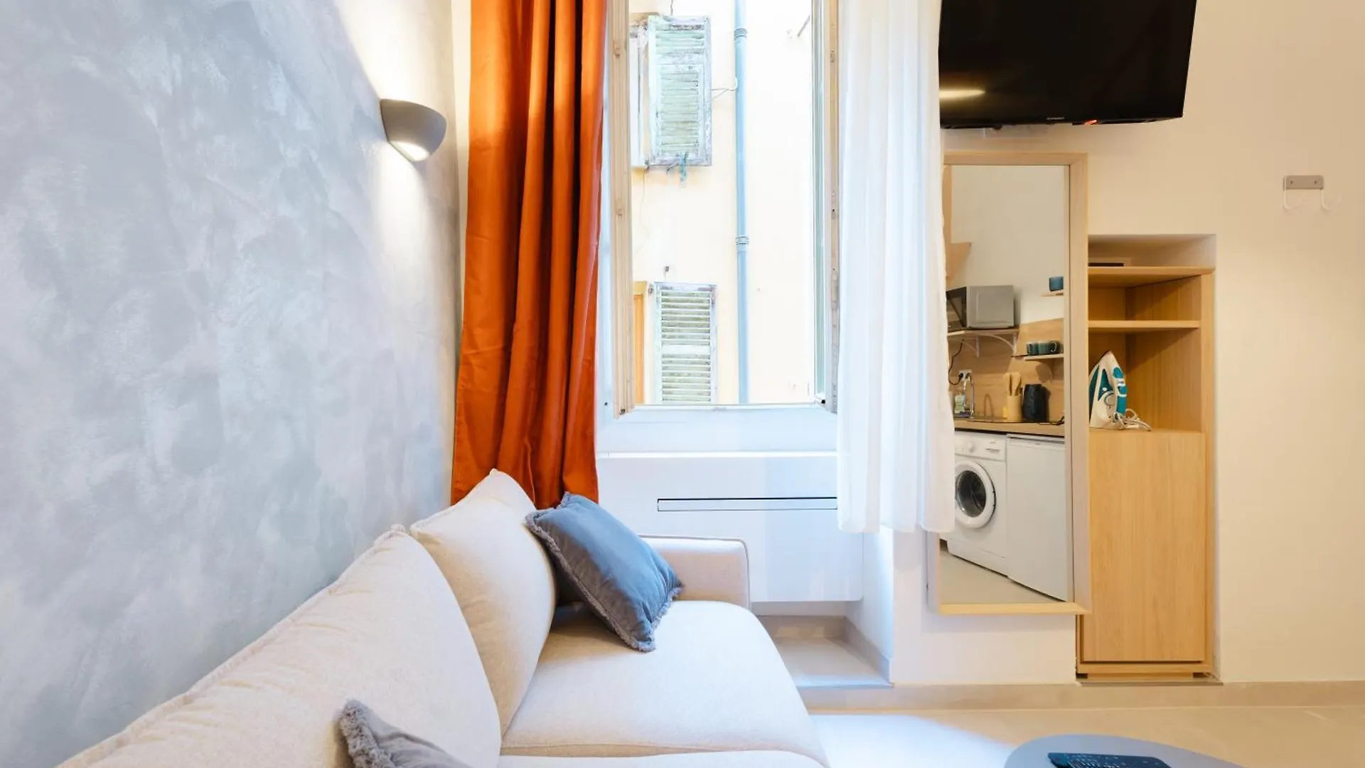 New- Cozy Apartment -4 Guests - Air Conditioning Nice