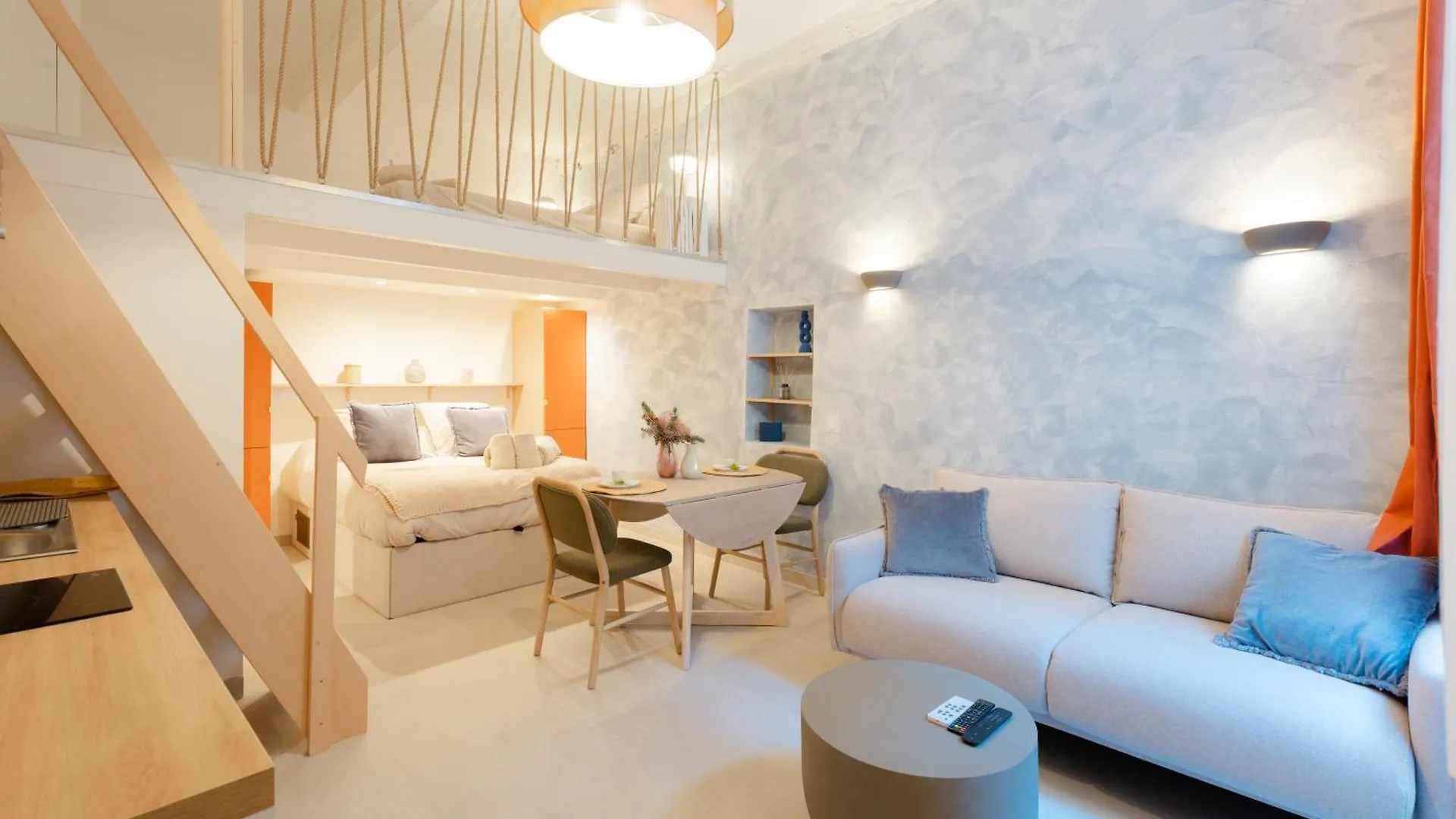 New- Cozy Apartment -4 Guests - Air Conditioning Nice
